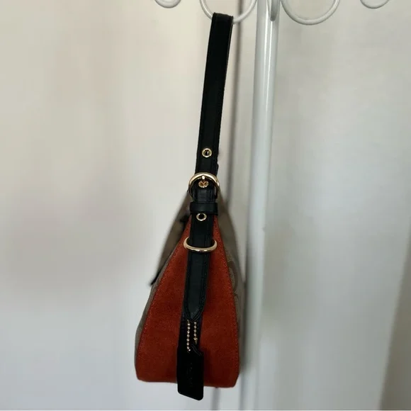 Coach Kleo Hobo In Signature Canvas - Picture 4 of 8